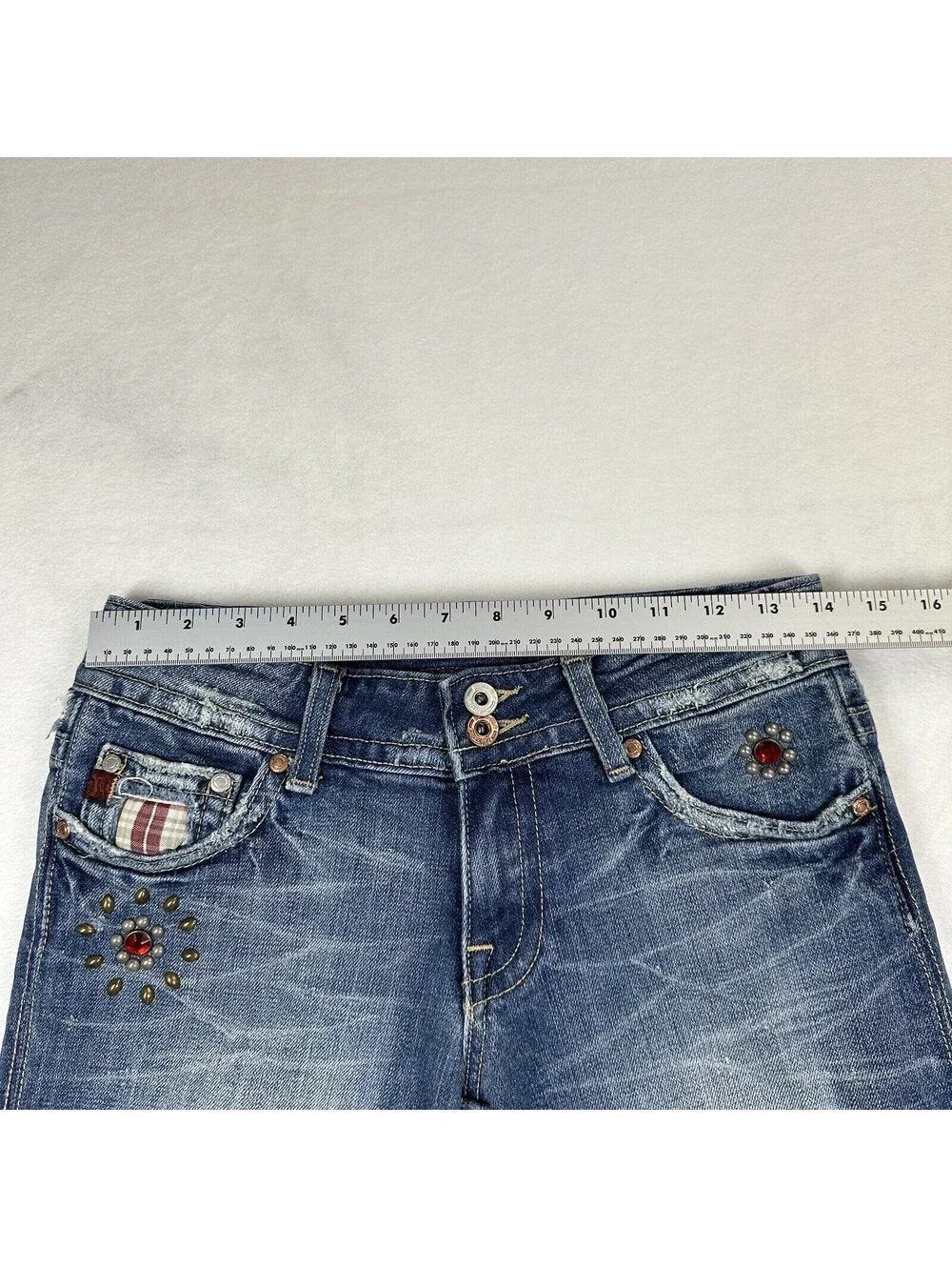 Miss Me Womens Denim Distressed Frayed Hem Plaid Jewel Stud Bermuda Shorts 27
